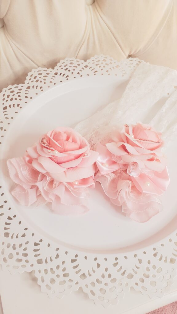 Delicate Rose Lace Gloves